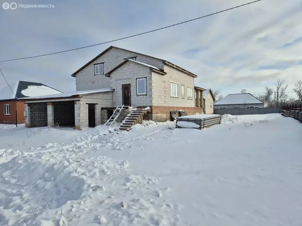 Дом в посёлок Искра, Осенняя улица, 42 (200 м) - Фото 1