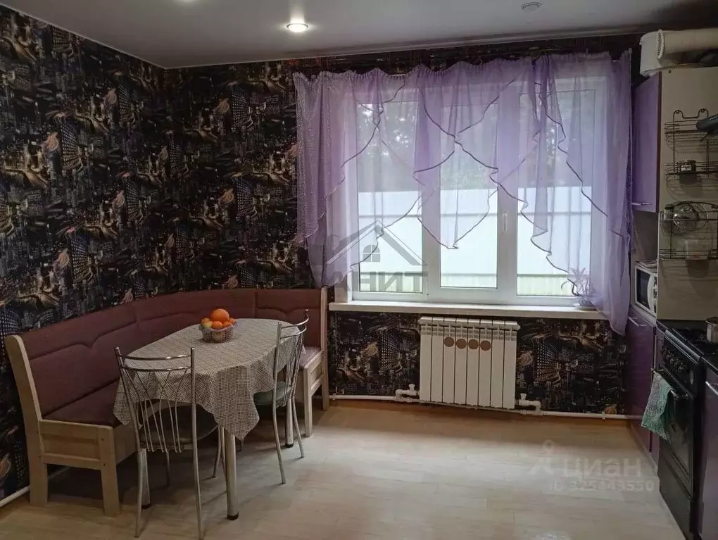 Дом в Новгородская область, Крестцы рп ул. Островская, 67 (100 м) - Фото 1