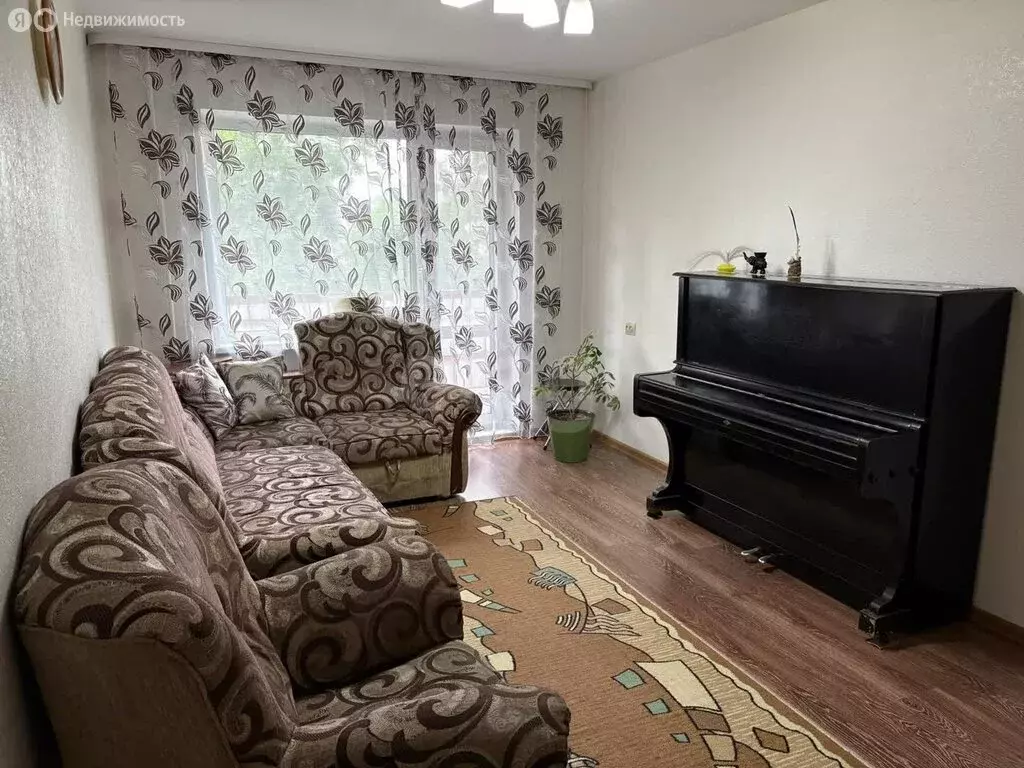 3-комнатная квартира: Абакан, улица Ивана Ярыгина, 18 (61.7 м) - Фото 1