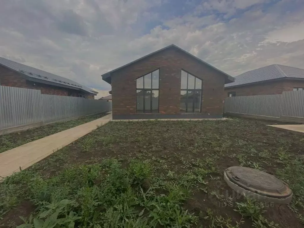 Дом в Оренбургская область, Оренбургский район, с. Подгородняя ... - Фото 1