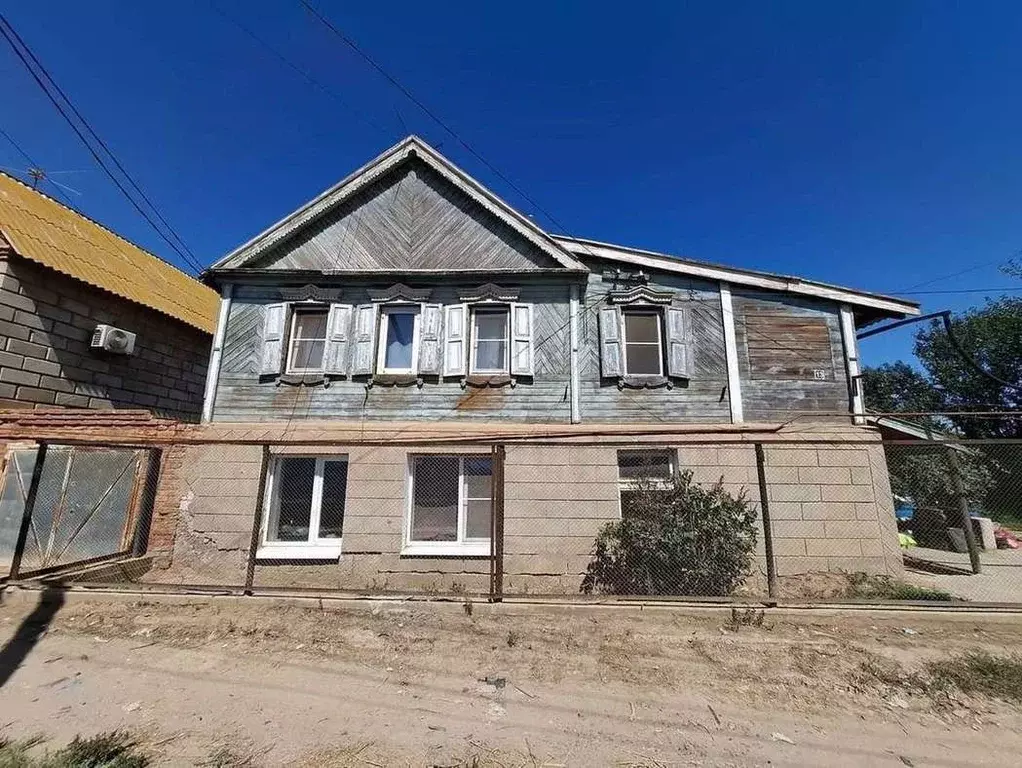 Дом в Астраханская область, Наримановский район, с. Солянка ... - Фото 1