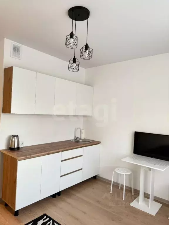 Студия Тюменская область, Тюмень Мелиораторов мкр, ул. Мелиораторов, ... - Фото 1