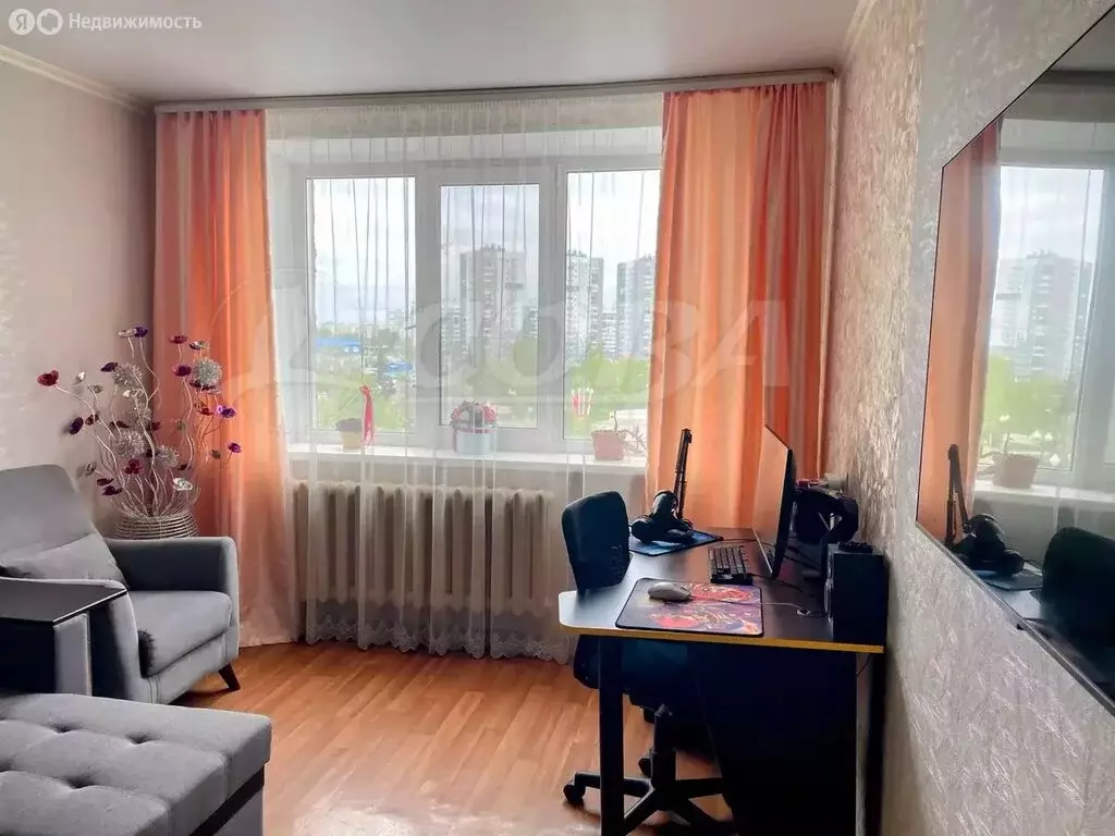3-комнатная квартира: Тюмень, улица Домостроителей, 14 (66 м) - Фото 1