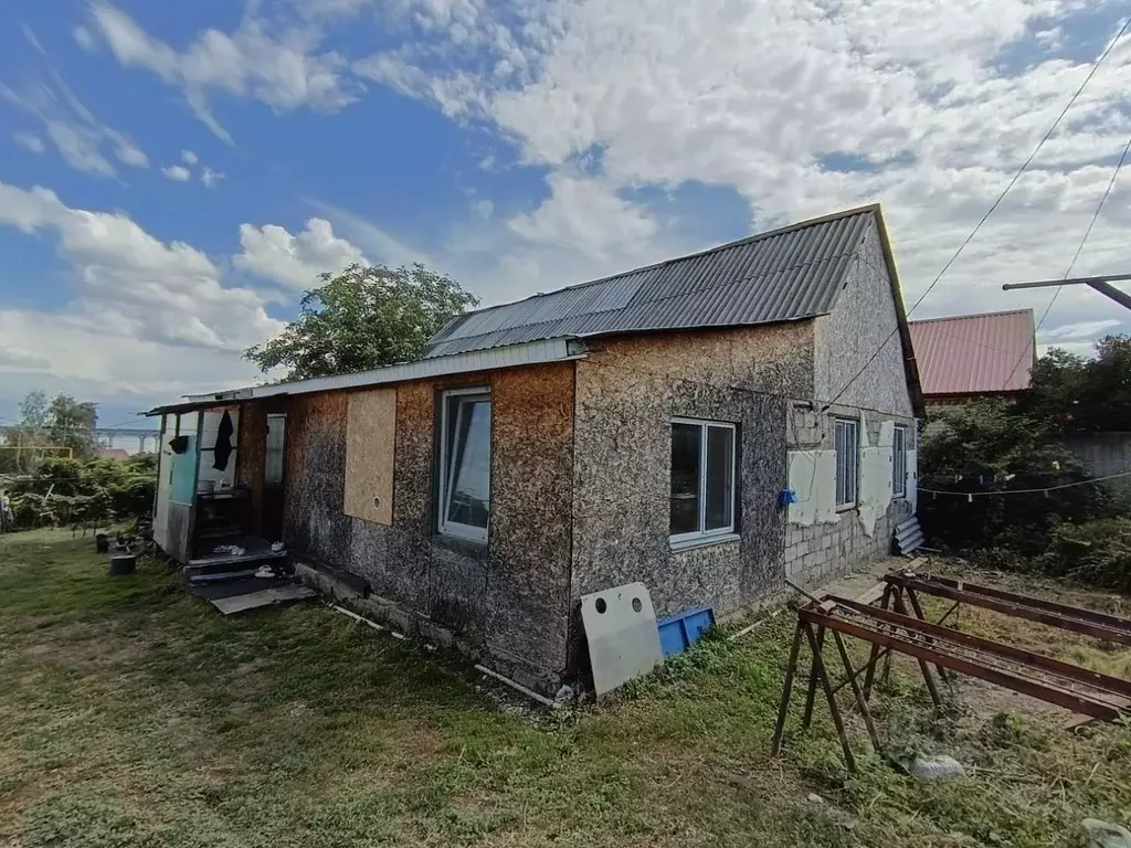Дом в Саратовская область, с. Пристанное ул. Советская, 19 (130 м) - Фото 0