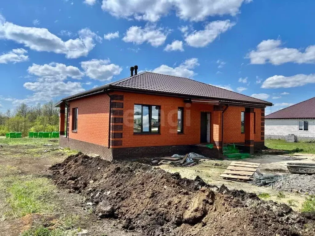 Дом в Белгородская область, Строитель Яковлевский городской округ, ул. ... - Фото 0