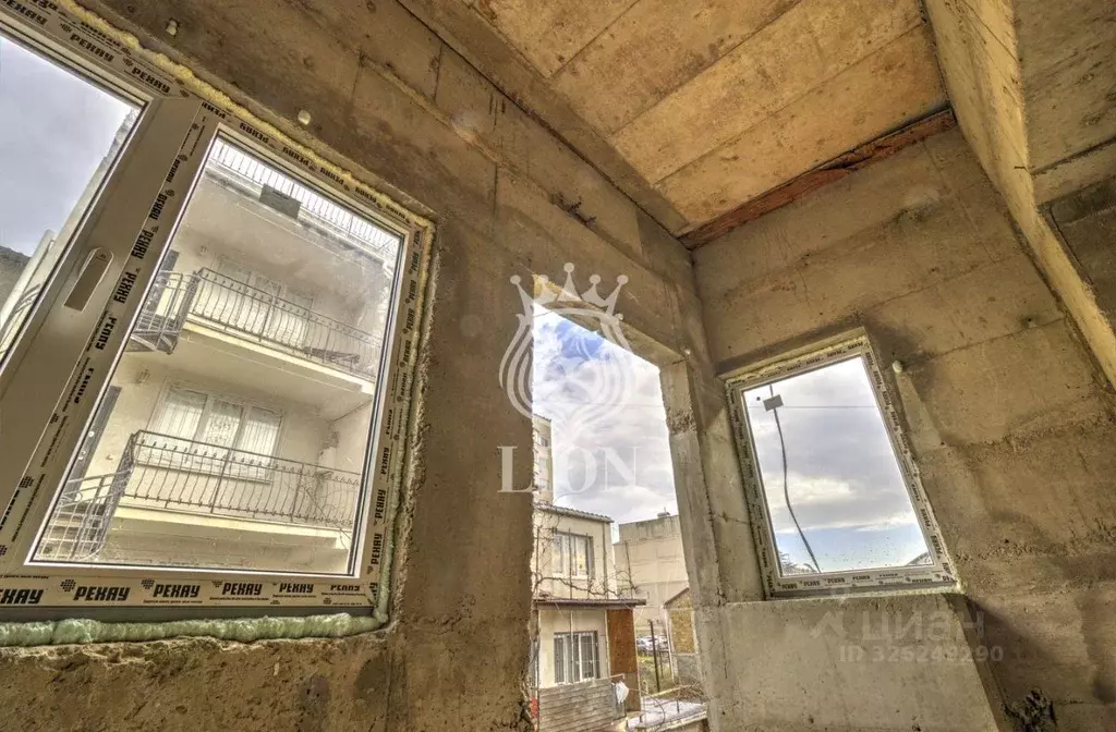 Гараж в Крым, Алушта ул. 60 лет СССР, 20 (63 м) - Фото 1