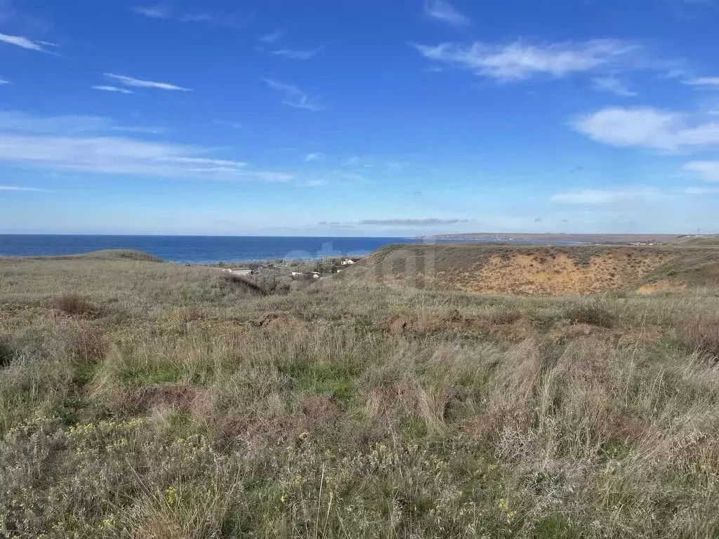 Участок в Крым, Ленинский район, Белинское с/пос, с. Новоотрадное ул. ... - Фото 1