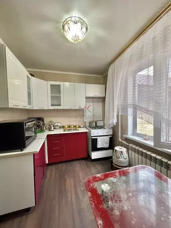 Дом в Тыва, Кызыл ул. Мугур (180 м) - Фото 1