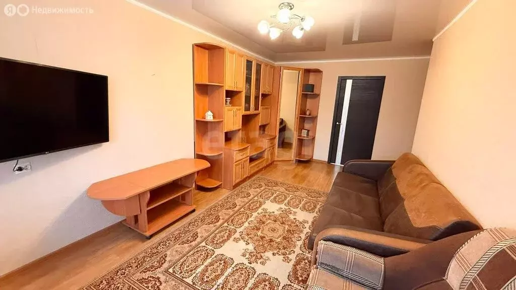 3-комнатная квартира: Калининград, Серпуховская улица, 11 (59.7 м) - Фото 1