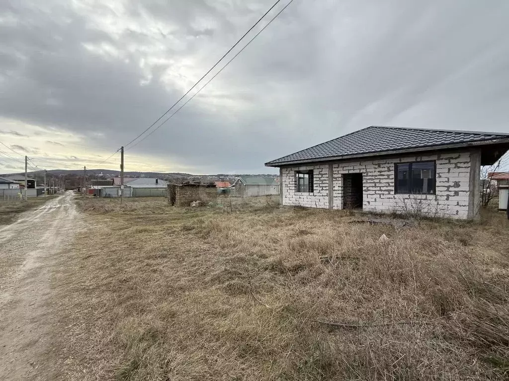 Дом в Крым, Симферопольский район, Добровское с/пос, с. Пионерское ул. ... - Фото 1