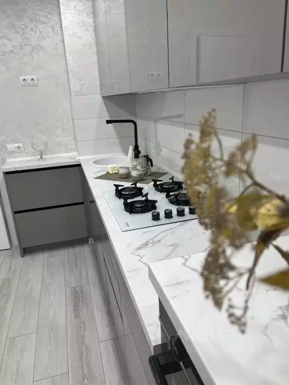 3-к кв. Саратовская область, Саратов ул. Имени С.П. Лисина, 10 (84.5 ... - Фото 0