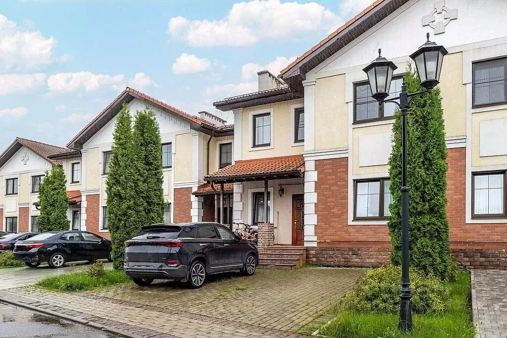 Таунхаус в Московская область, Красногорск городской округ, д. ... - Фото 1