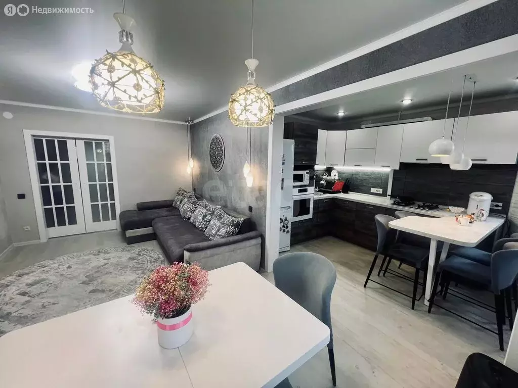 3-комнатная квартира: Губкин, улица Космонавтов, 1 (73.8 м) - Фото 2