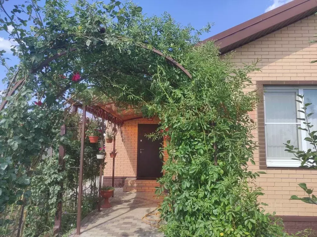 Дом в Ростовская область, Волгодонск ул. Рождественская, 39 (100 м) - Фото 1