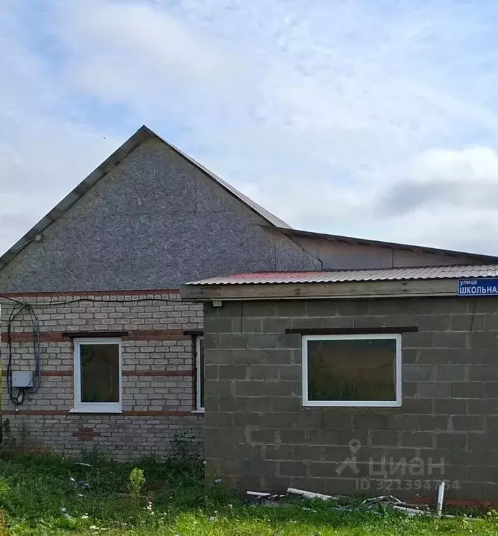 Дом в Башкортостан, Чишминский район, Арслановский сельсовет, с. ... - Фото 1