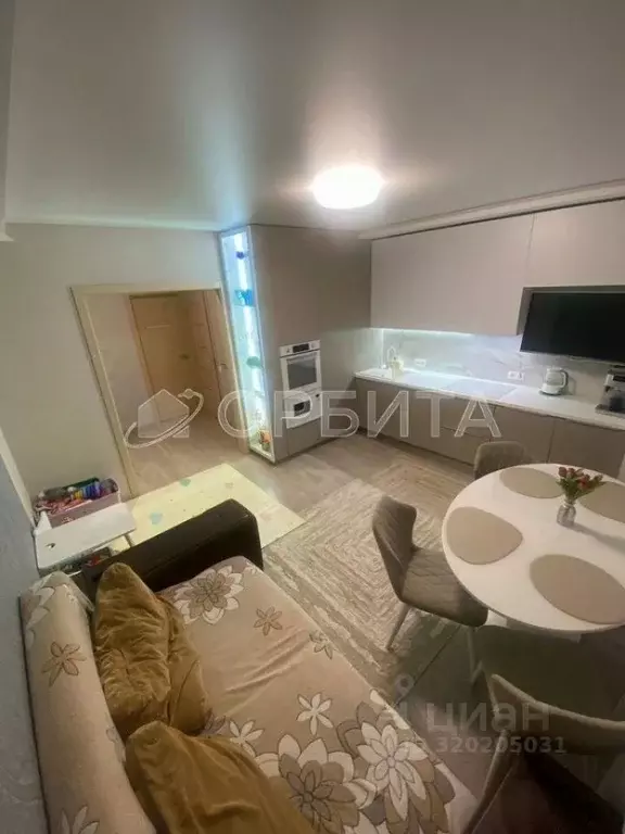 2-к кв. Тюменская область, Тюмень ул. Тимофея Чаркова, 81 (53.1 м) - Фото 1