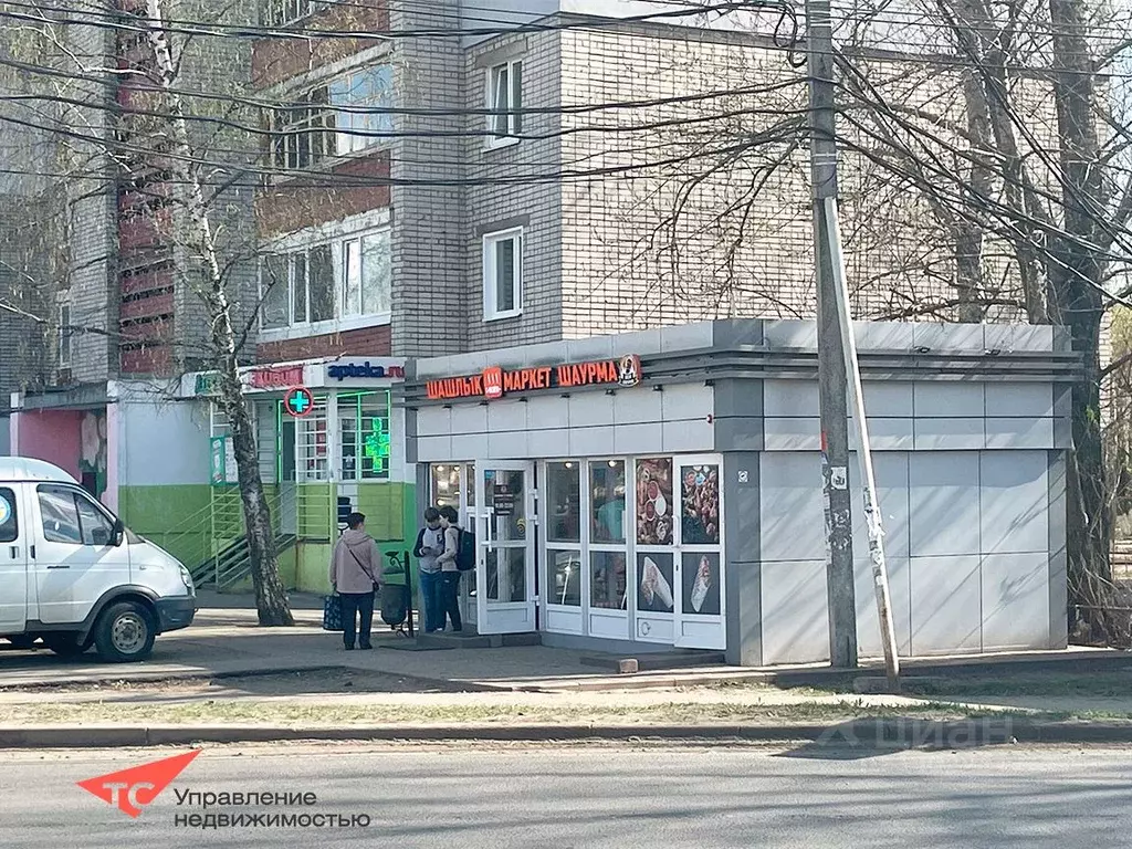 Ньютона 53 ярославль. 8 Мкр Элиста. Универсам Элиста 8 микрорайон. Магазин на 8 мкр Элиста