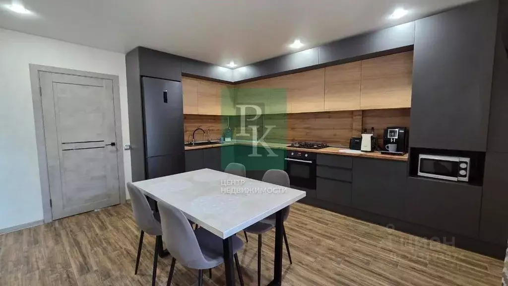 2-к кв. Севастополь ул. Симонок, 55Б (62.5 м) - Фото 1