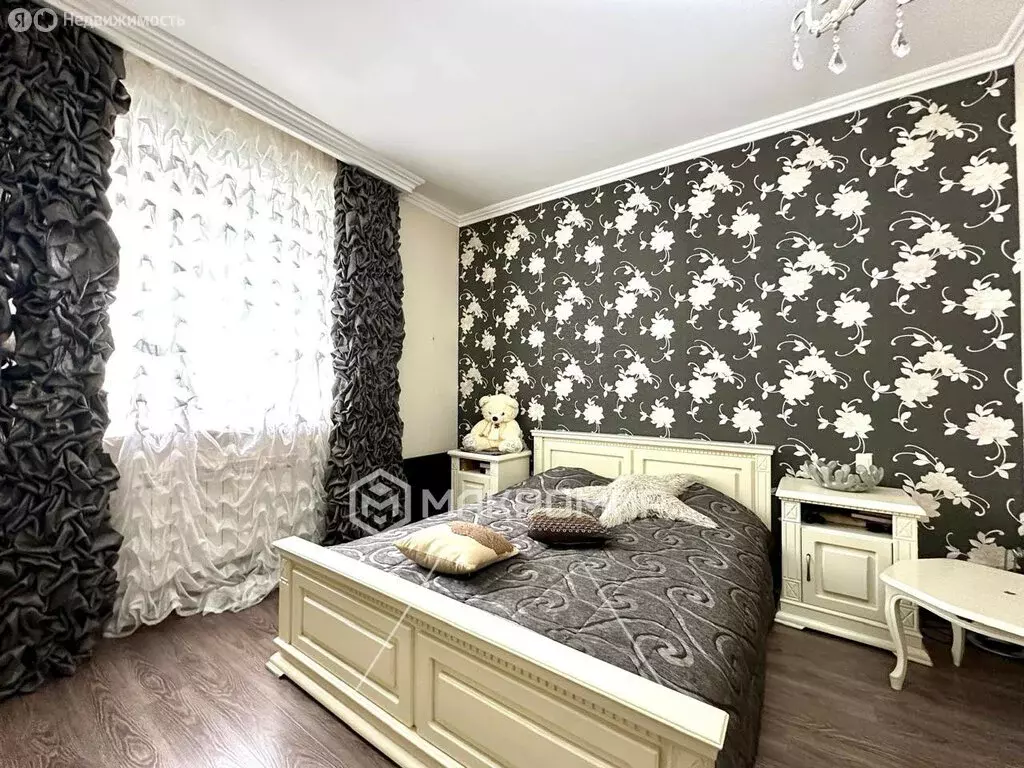 4-комнатная квартира: Брянск, улица Медведева, 9Ак1 (175.8 м) - Фото 1