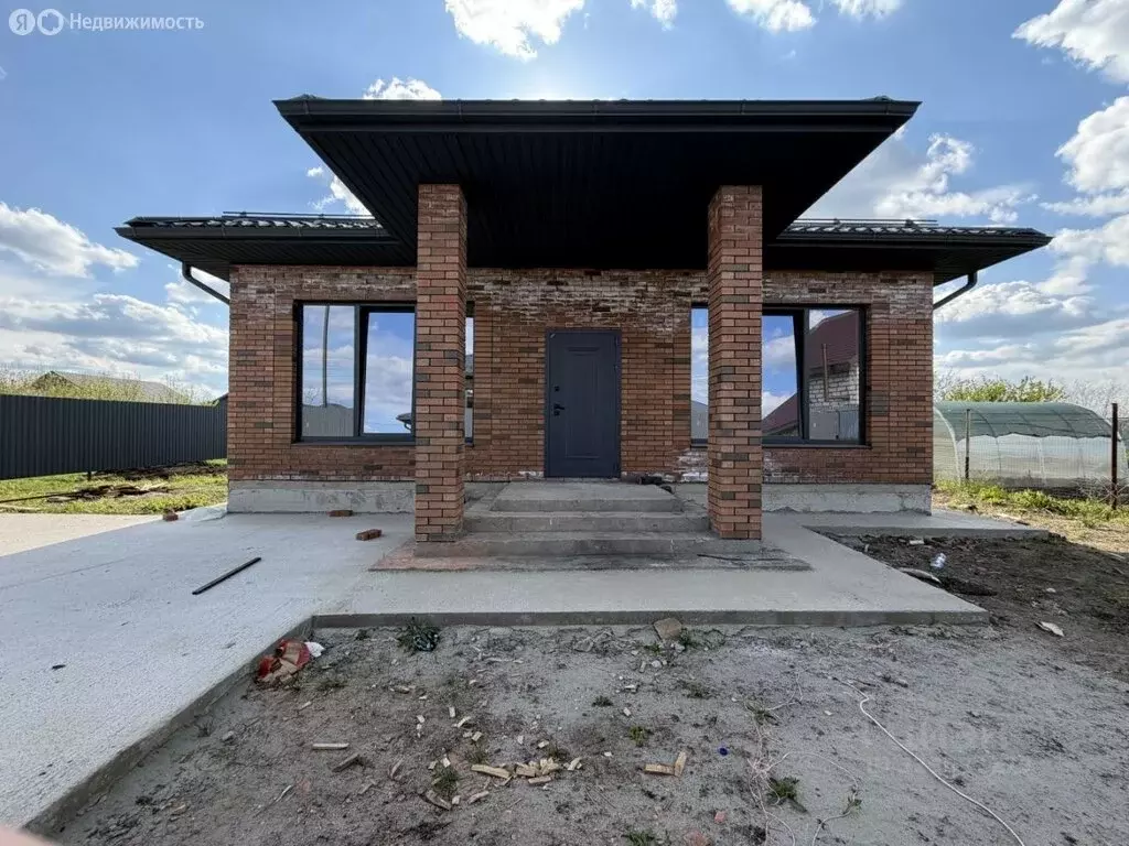 Дом в Динской район, станица Новотитаровская (115 м) - Фото 1