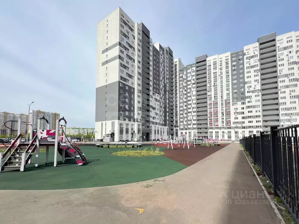 2-к кв. Оренбургская область, Оренбург ул. Автомобилистов, 13 (58.8 м) - Фото 0