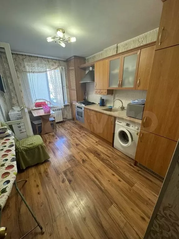 2-к. квартира, 60 м, 1/10 эт. - Фото 1