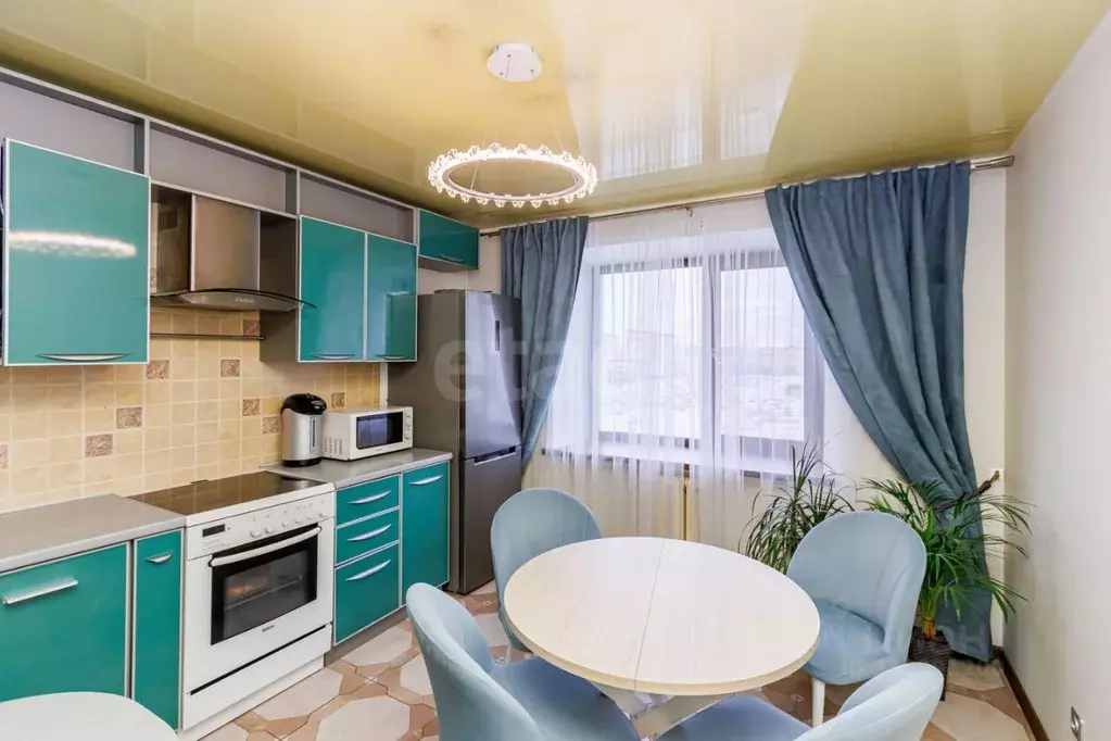 2-к кв. Тюменская область, Тюмень ул. Мельникайте, 138 (64.7 м) - Фото 1