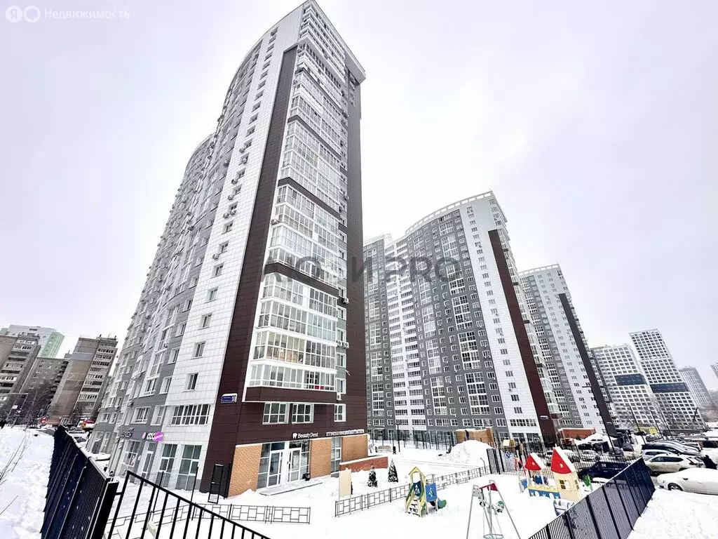 3-комнатная квартира: Уфа, улица Минигали Губайдуллина, 10 (70.5 м) - Фото 1