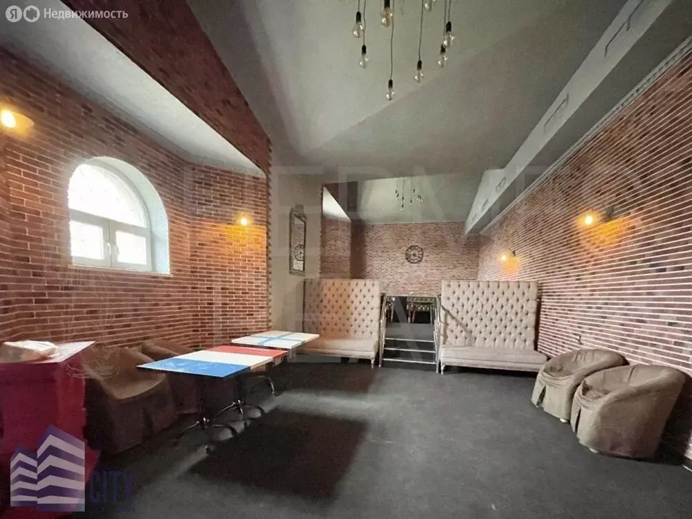 Торговая площадь (1181.1 м) - Фото 1