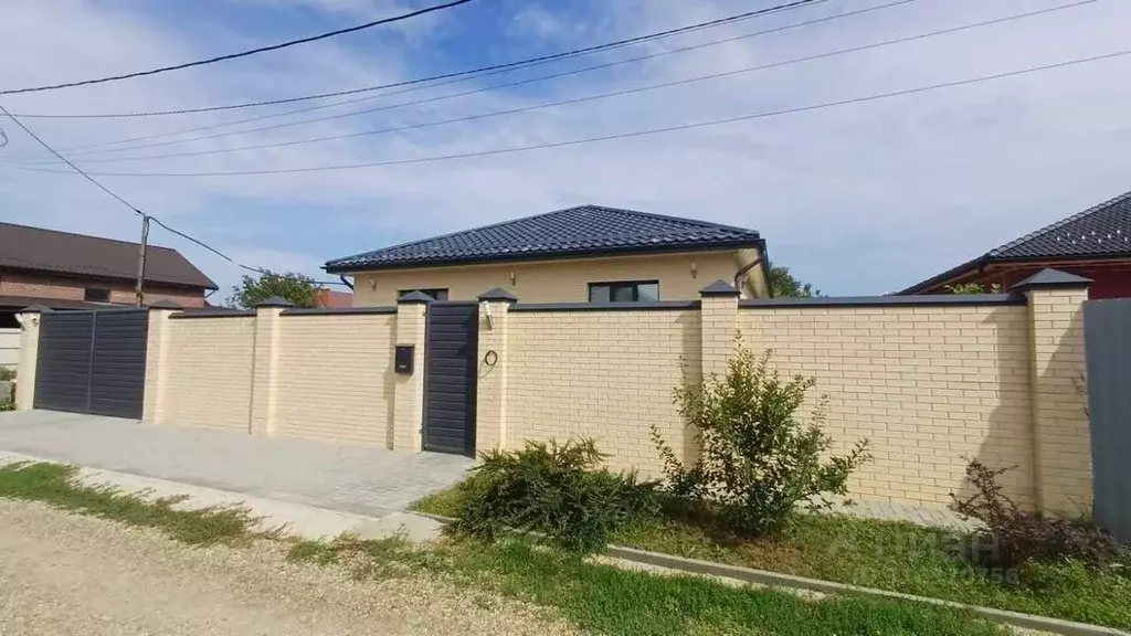 Дом в Краснодарский край, Динской район, Новотитаровская ст-ца ул. ... - Фото 1