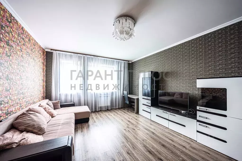 2-к кв. Липецкая область, Липецк пер. Балакирева, 1 (75.0 м) - Фото 0