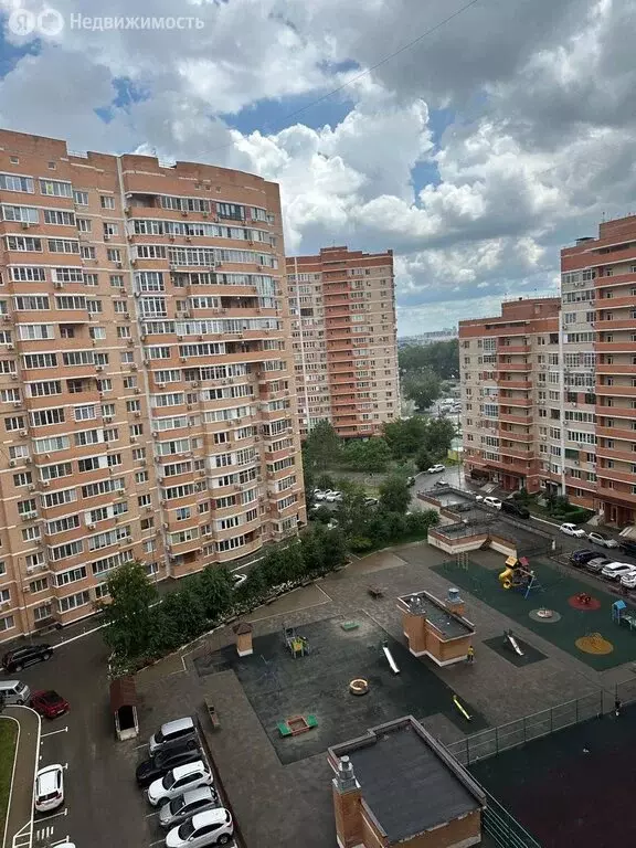 3-комнатная квартира: Краснодар, микрорайон Юбилейный, улица 70-летия ... - Фото 0