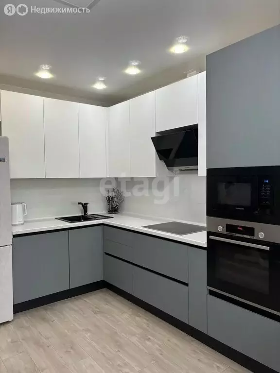 2-комнатная квартира: Тобольск, микрорайон 7А, 27 (75 м) - Фото 1