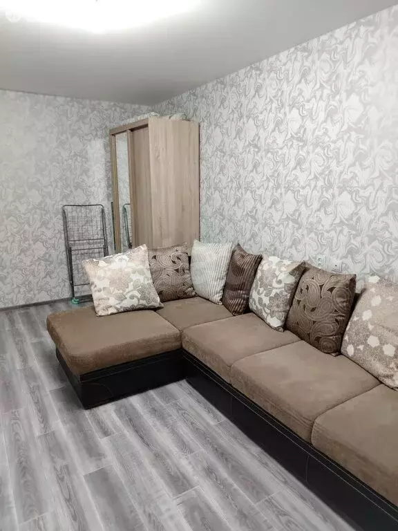 1-комнатная квартира: Омск, улица Дианова, 7 (37.2 м) - Фото 2