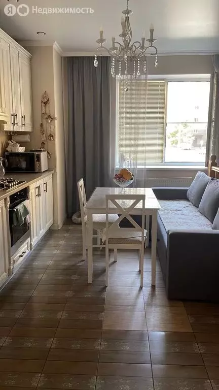 2-комнатная квартира: Владикавказ, улица Шамиля Джикаева, 5 (100 м) - Фото 0