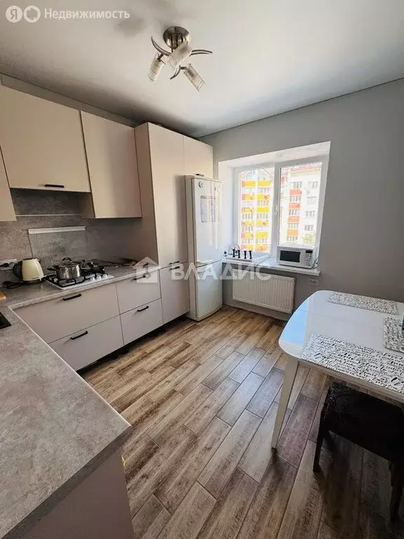 3-комнатная квартира: Таврово, Комсомольская улица, 26Б (75.1 м) - Фото 0