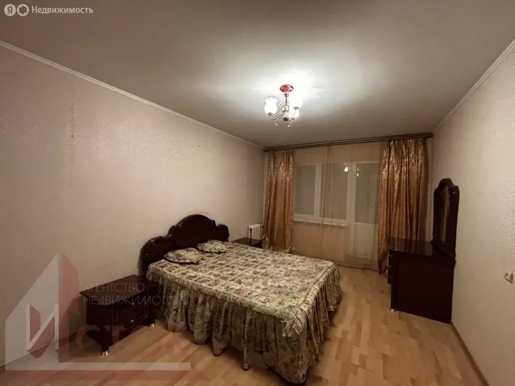 3-комнатная квартира: Саратов, улица имени Братьев Никитиных, 10 (77.4 ... - Фото 1