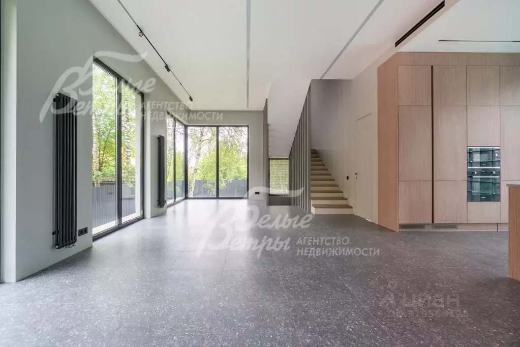 Дом в Москва д. Бурцево, ул. Лесная Слобода, 16 (355 м) - Фото 1