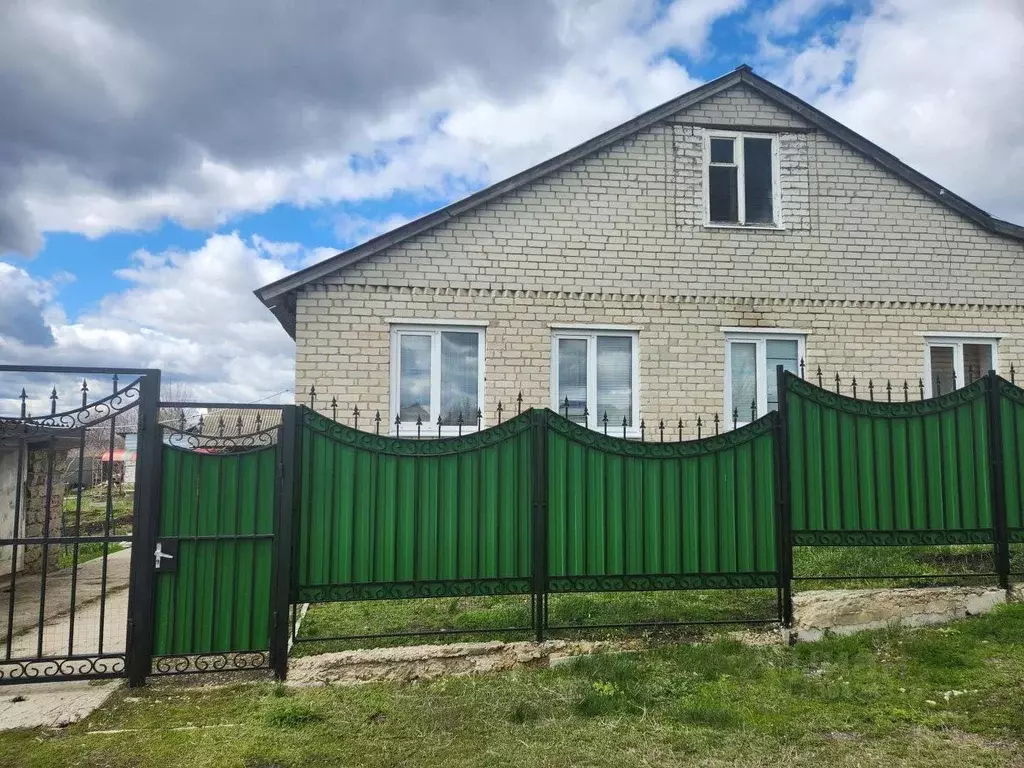Дом в Саратовская область, Аткарск ул. Солнечная, 14 (140 м) - Фото 1
