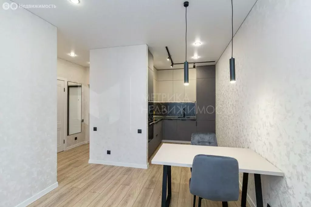 1-комнатная квартира: Тюмень, улица Разведчика Кузнецова, 7 (37.2 м) - Фото 2