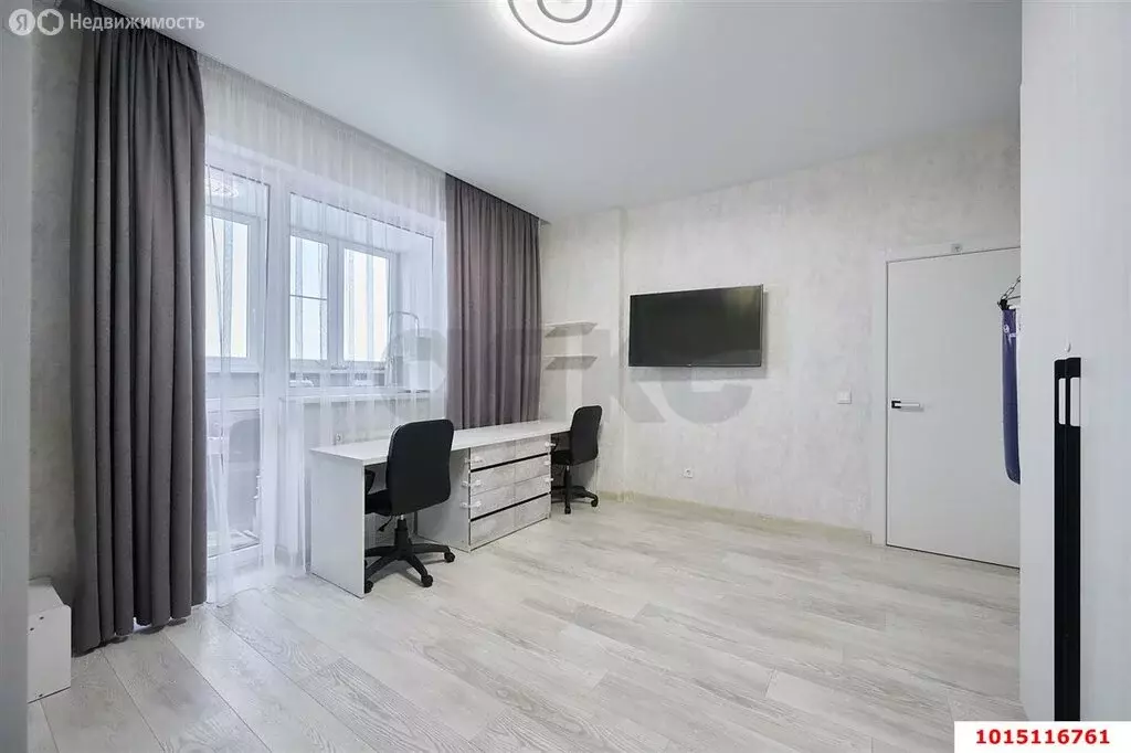 3-комнатная квартира: Краснодар, Стахановская улица, 1/5 (100 м) - Фото 0