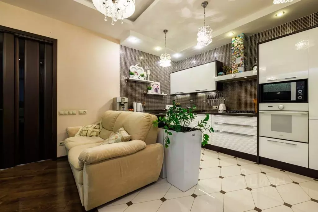 3-к кв. Татарстан, Казань ул. Габдуллы Кариева, 10 (130.9 м) - Фото 1