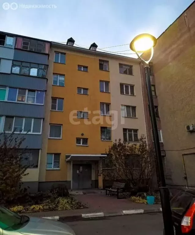 3-комнатная квартира: Старый Оскол, Комсомольский проспект, 3 (62 м) - Фото 1