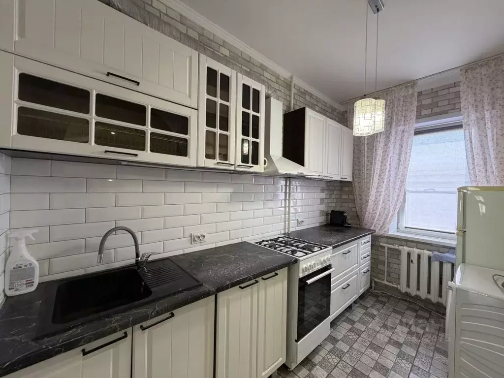 3-к кв. Астраханская область, Астрахань Звездная ул., 3к3 (62.9 м) - Фото 1