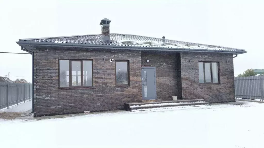 Дом в Омская область, Омский район, пос. Омский ул. Сионова (140 м) - Фото 1