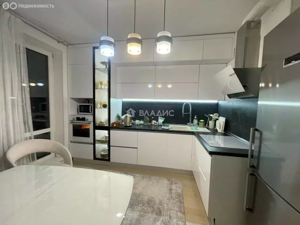 2-комнатная квартира: Москва, район Троицк, 3-я Нововатутинская улица, ... - Фото 1