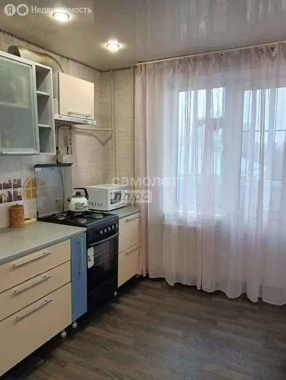 3-комнатная квартира: Орлов, улица Большевиков, 11 (63 м) - Фото 0