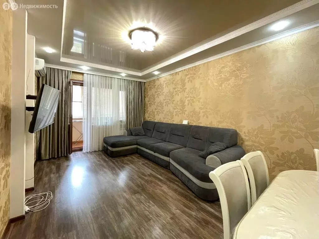 3-комнатная квартира: Астрахань, улица Баумана, 13к2 (72.1 м) - Фото 1