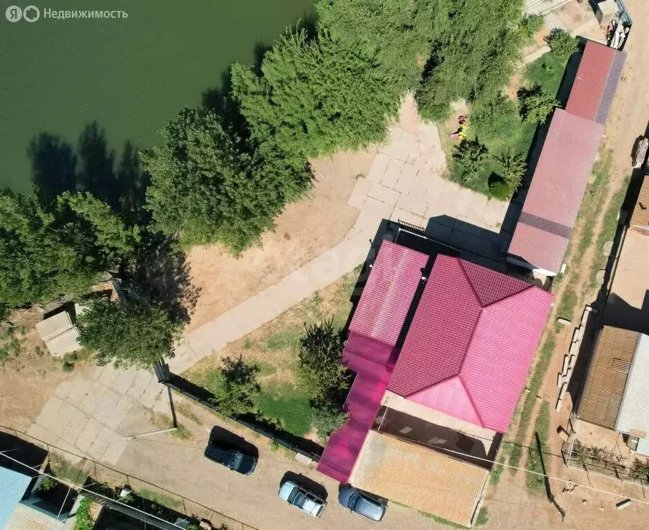 Дом в село Козлово, Октябрьская улица (230.7 м) - Фото 1