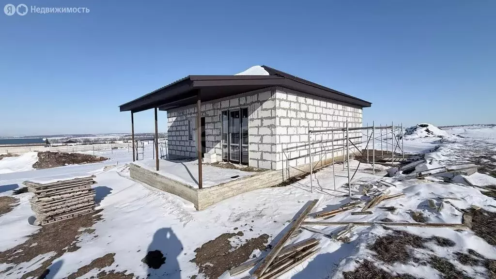 Дом в Урожайное, улица Амет-Хана Султана (80 м) - Фото 1